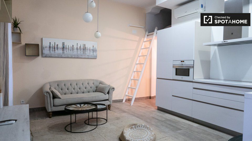 Sala de estar de Piso de alquiler en  Madrid Capital con Aire acondicionado, Calefacción y Amueblado