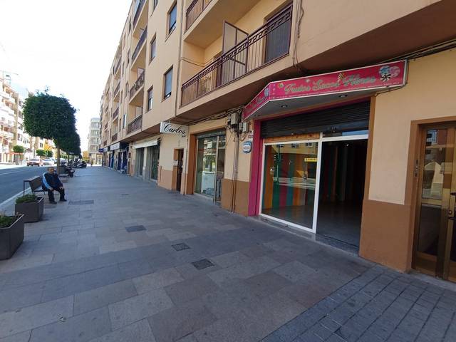Local comercial en Alquiler en Carrer Colón en Platja de Vila Joiosa