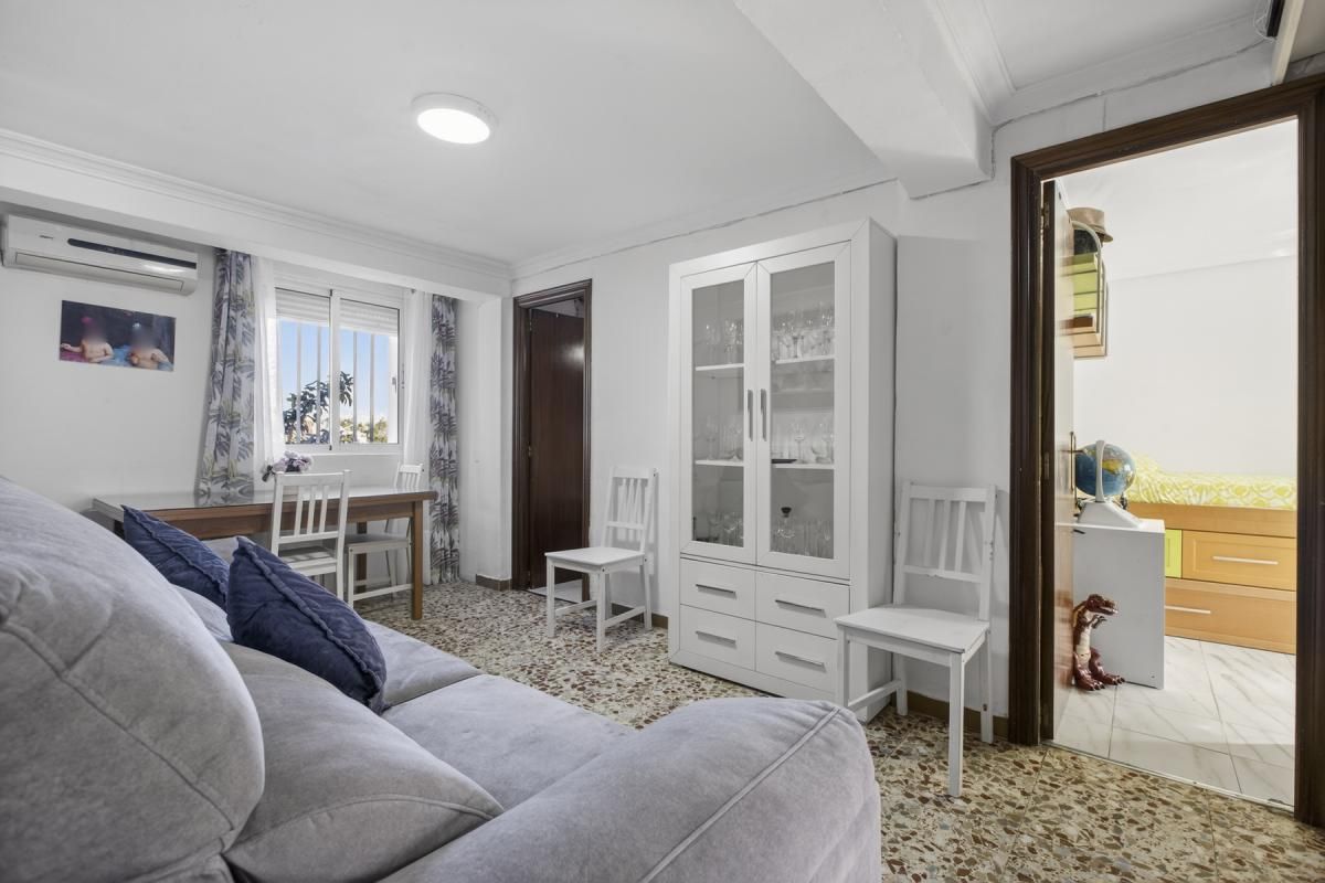 Living room of Flat for sale in  Sevilla Capital  with Air Conditioner and Heating