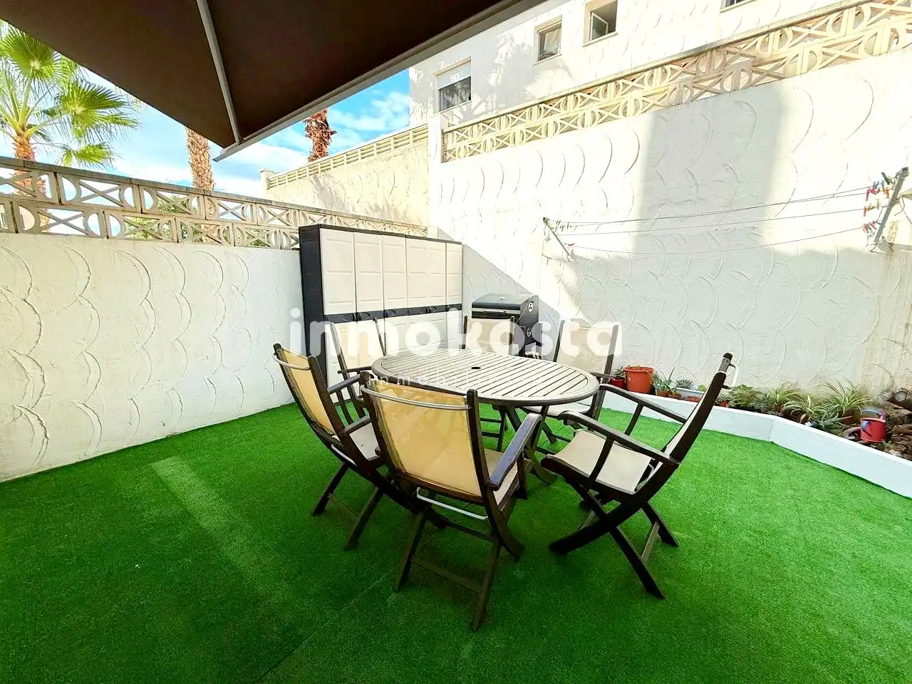 Terrasse von Einfamilien-Reihenhaus zum Verkauf in La Nucia mit Klimaanlage, Privatgarten und Terrasse