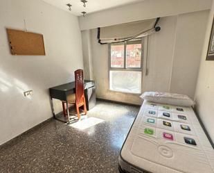 Dormitori de Apartament per a compartir en  Valencia Capital amb Moblat i Forn