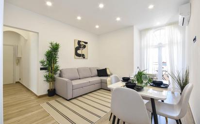 Living room of Flat for sale in  Barcelona Capital  with Air Conditioner, Heating and Balcony