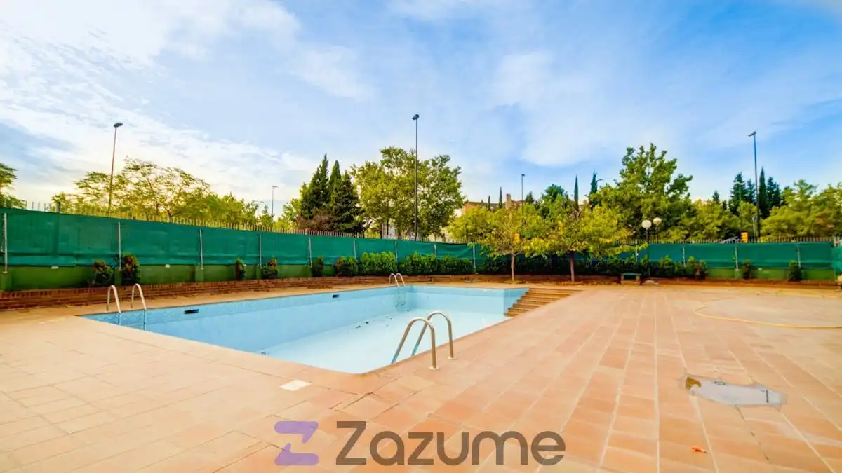 Piscina de Pis de lloguer en Zaragoza amb Aire condicionat, Calefacció i Jardí privat
