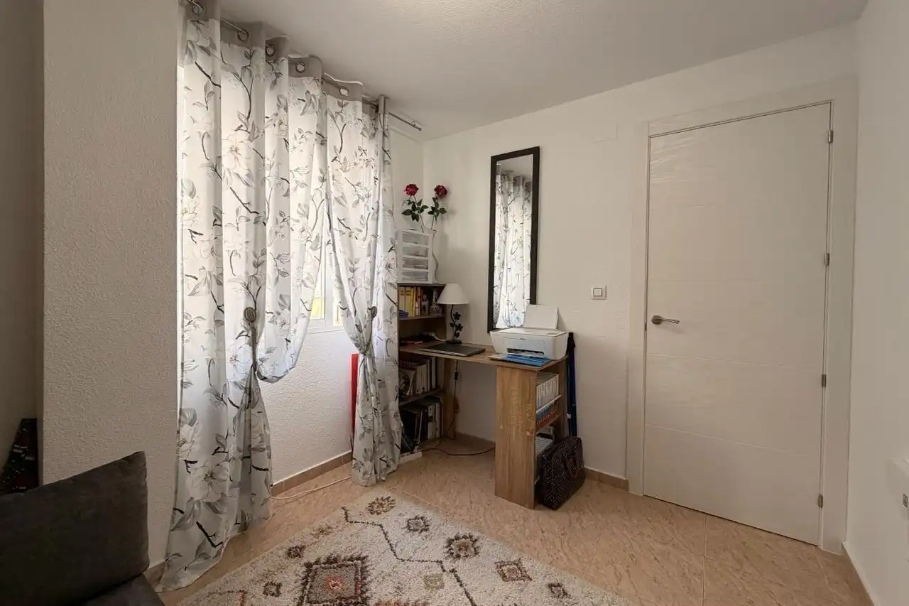 Habitación de Planta baja en venta en Torrevieja con Aire acondicionado, Calefacción y Terraza