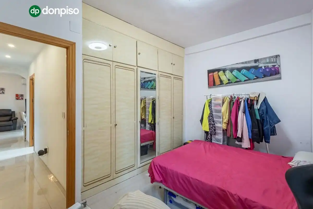 Bedroom of Flat for sale in Granada  with Air Conditioner and Terrace