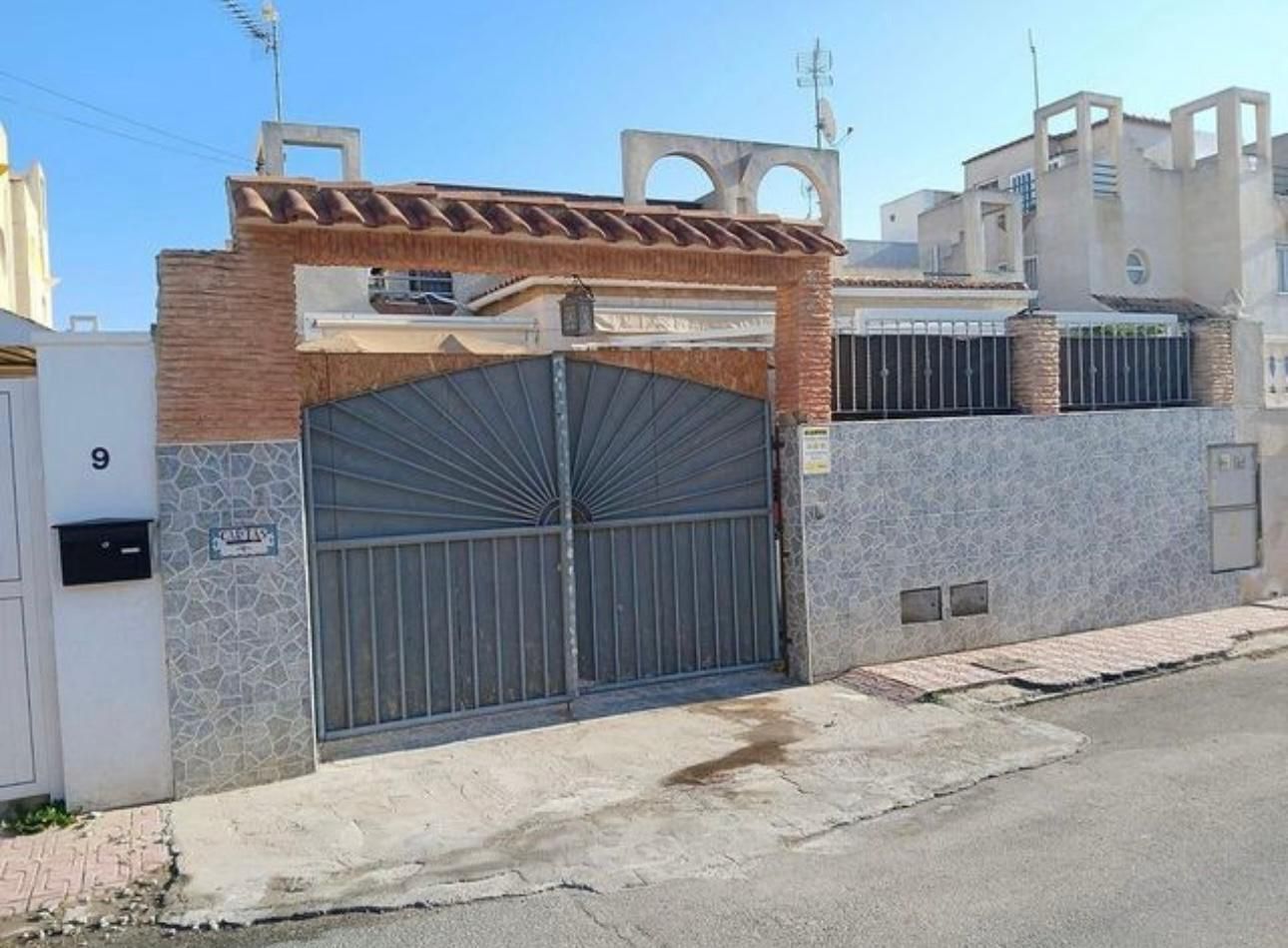 Exterior view of Flat for sale in Torrevieja  with Air Conditioner, Terrace and Furnished
