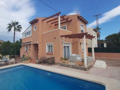 Vista exterior de Casa o xalet en venda en L'Alfàs del Pi amb Aire condicionat, Terrassa i Piscina