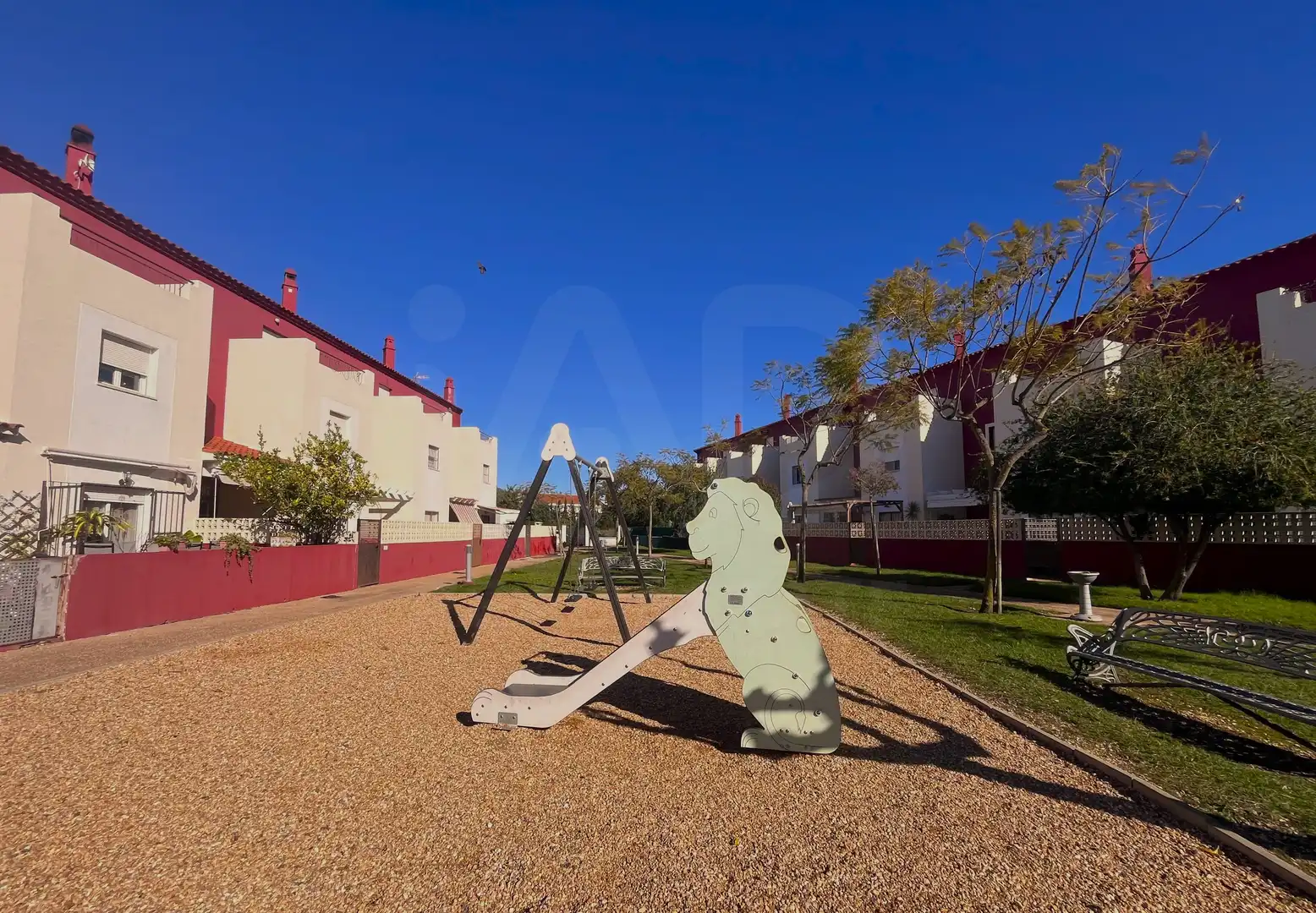 Jardín de Casa adosada en venta en Ayamonte con Calefacción, Terraza y Piscina