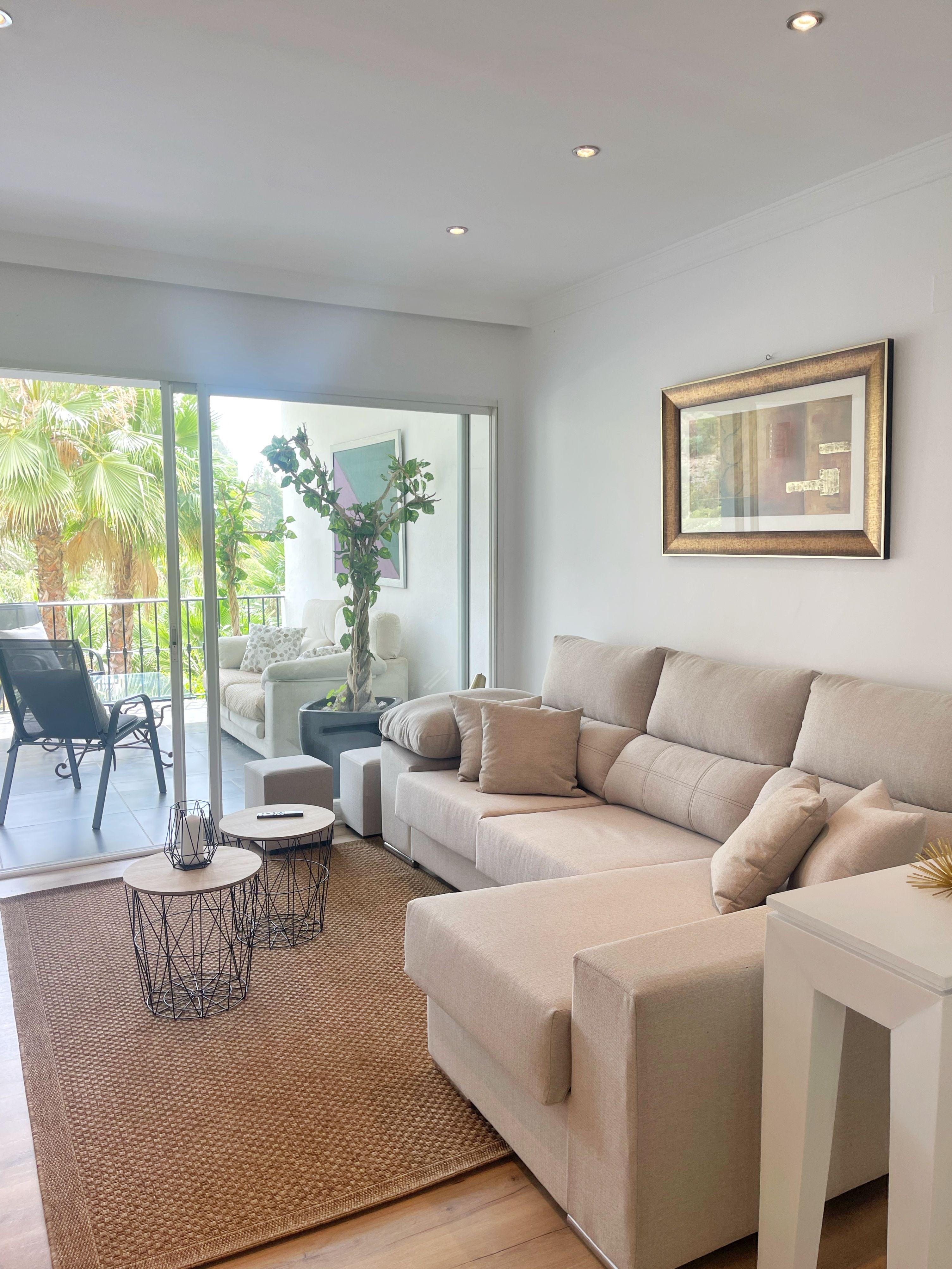 Living room of Flat to rent in Benahavís  with Air Conditioner, Terrace and Swimming Pool