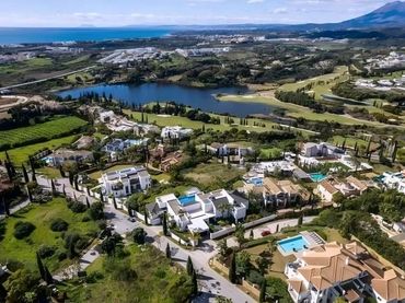 Detached house with pool for sale in Los Flamingos