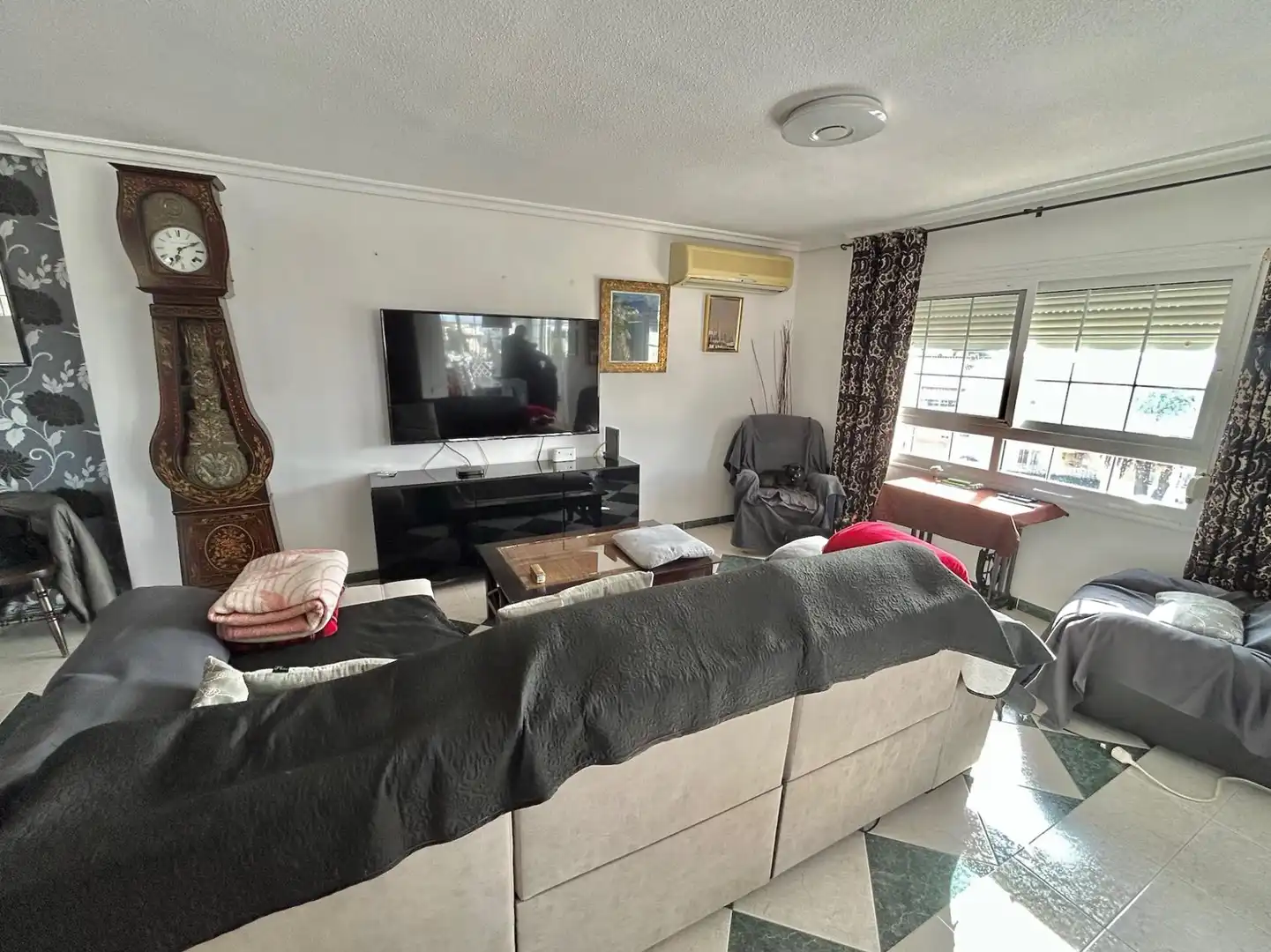 Living room of Attic for sale in Roquetas de Mar  with Private garden, Terrace and Furnished