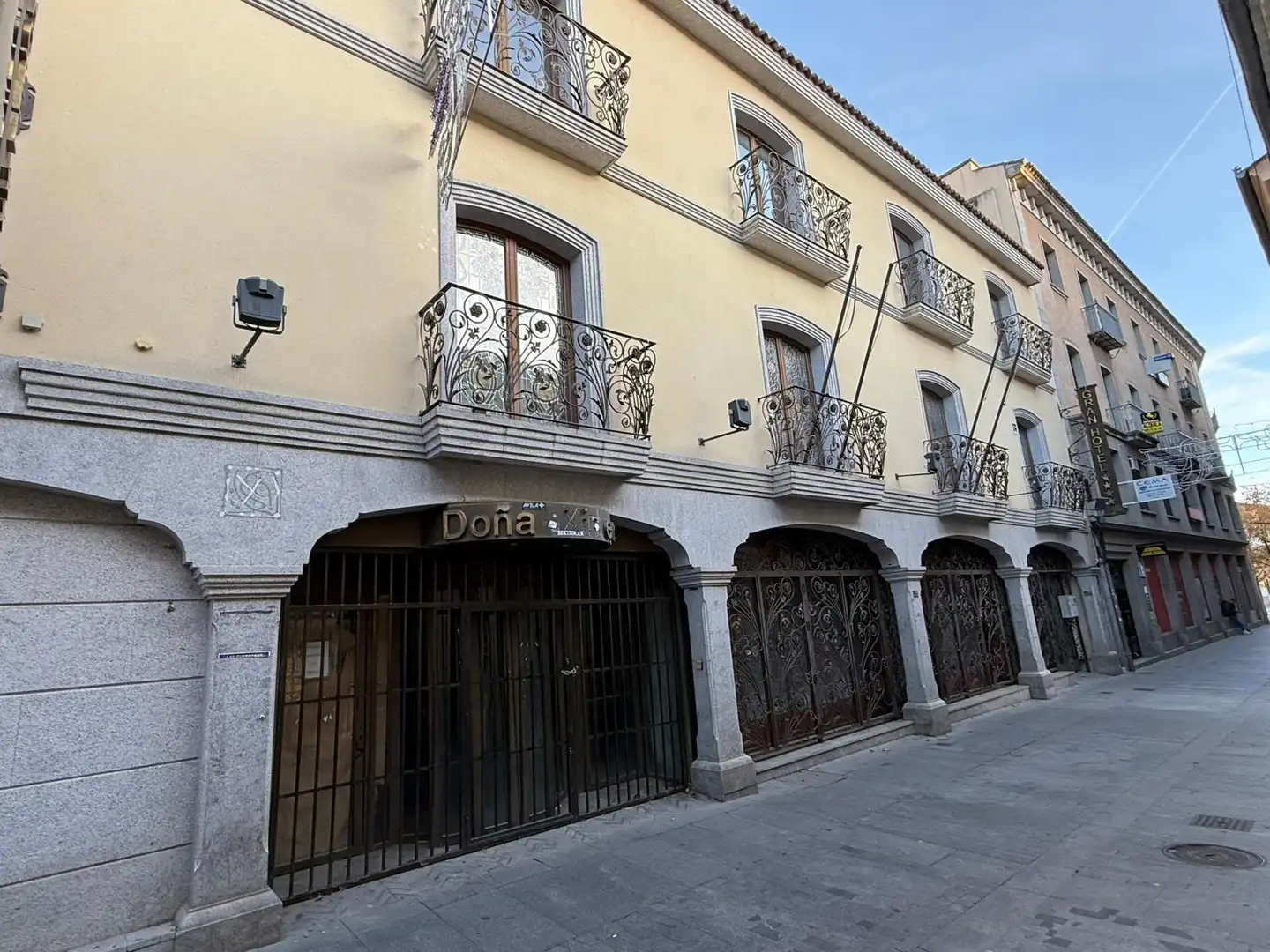 Vista exterior de Edificio en venta en Ávila