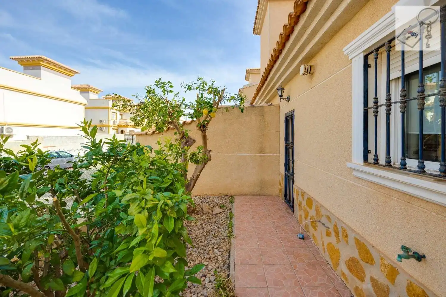 Vista exterior de Casa o chalet en venta en Torrevieja con Terraza y Piscina