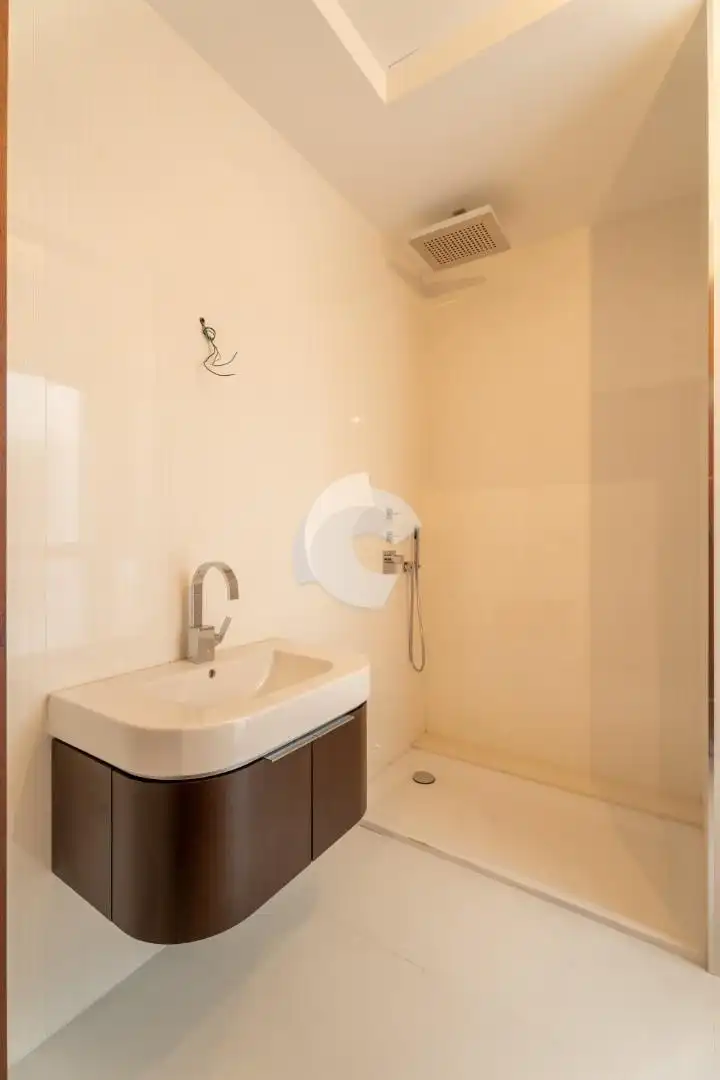 Bathroom of Flat for sale in Ourense Capital   with Heating, Parquet flooring and Storage room