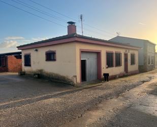 Vista exterior de Finca rústica en venda en El Perdigón  amb Calefacció