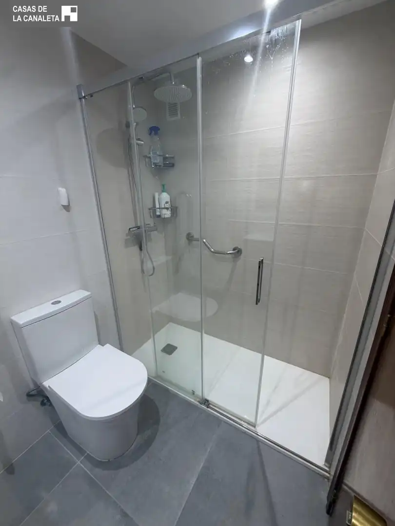Baño de Piso en venta en Valencia con Aire acondicionado y Balcón