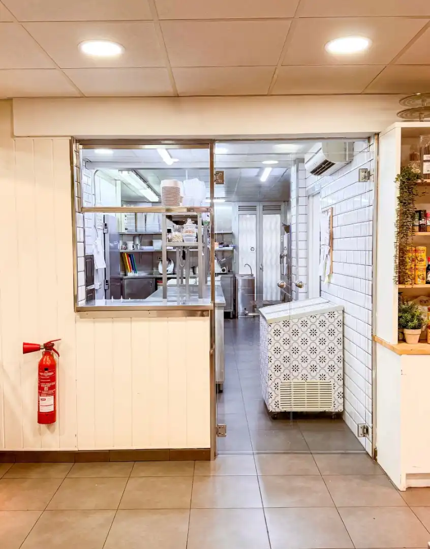 Cocina de Local en traspaso en Barcelona con Aire acondicionado, Amueblado y Alarma