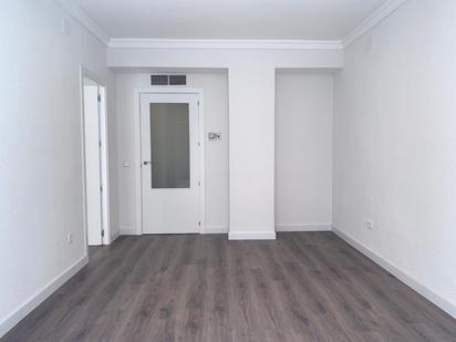 Flat to rent in  Madrid Capital  with Air Conditioner, Heating and Balcony