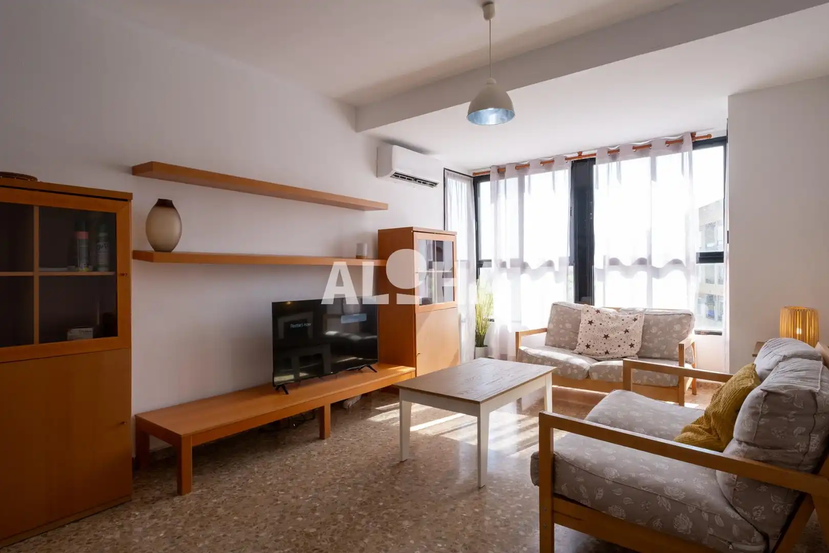 Sala d'estar de Apartament de lloguer en Moncada amb Aire condicionat, Moblat i Piscina comunitària