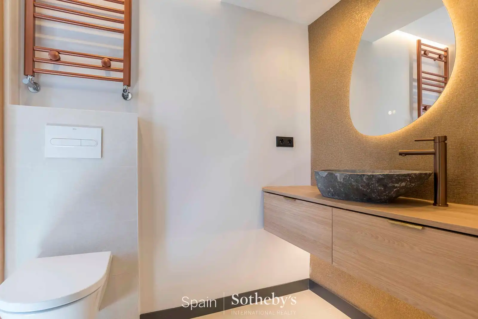 Baño de Apartamento en venta en Madrid con Aire acondicionado, Calefacción y Piscina