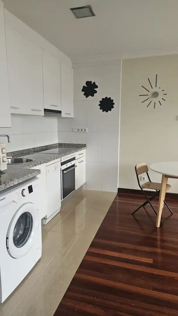 Cocina de Piso de alquiler en Gijón  con Calefacción, Parquet y Amueblado