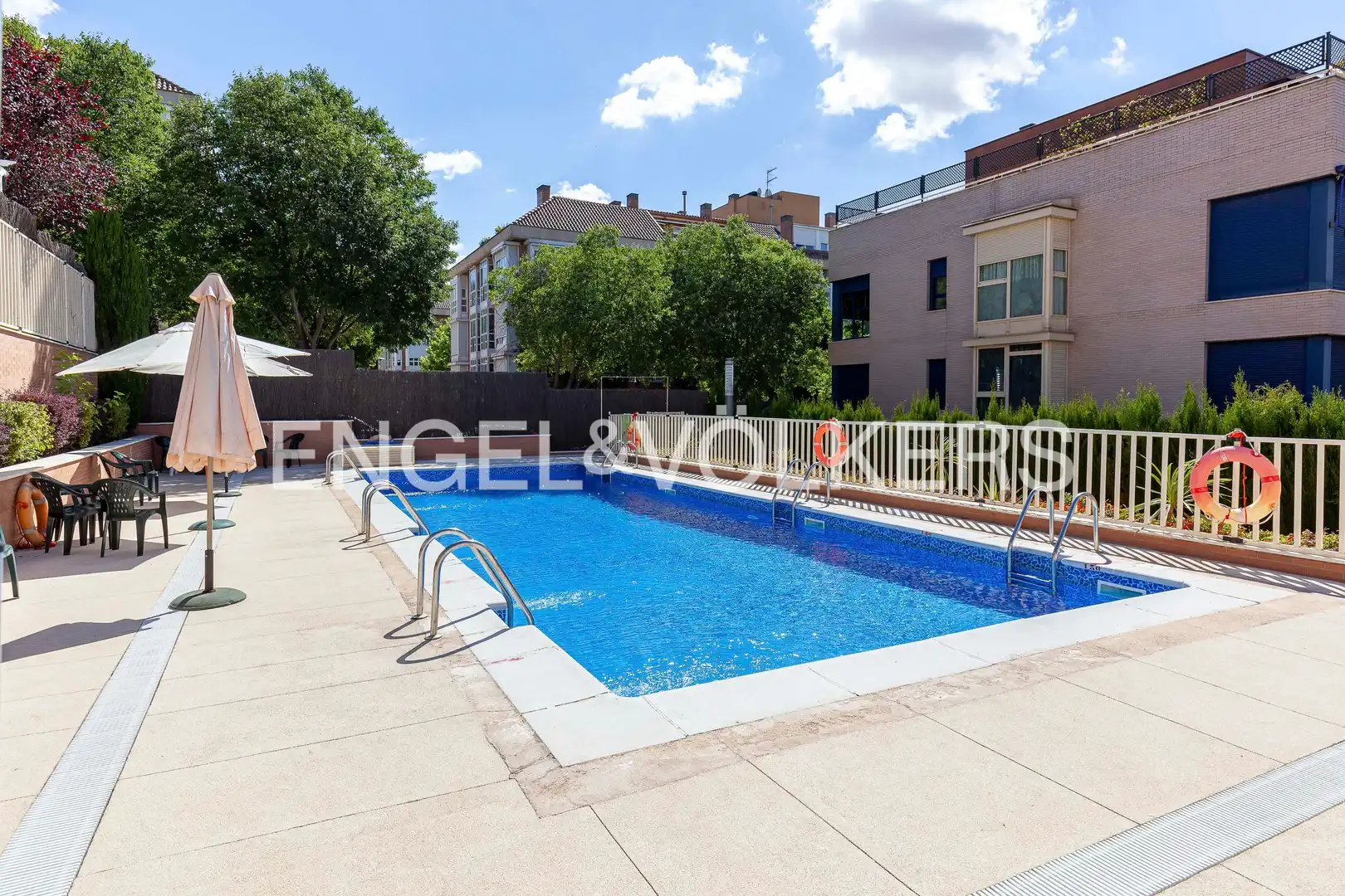 Swimming pool of Flat for sale in Madrid  with Air Conditioner, Heating and Swimming Pool