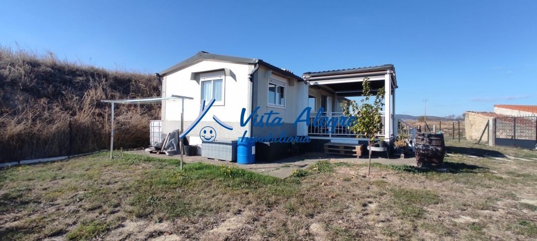 Vista exterior de Casa o xalet en venda en Treviana amb Calefacció, Terrassa i Traster