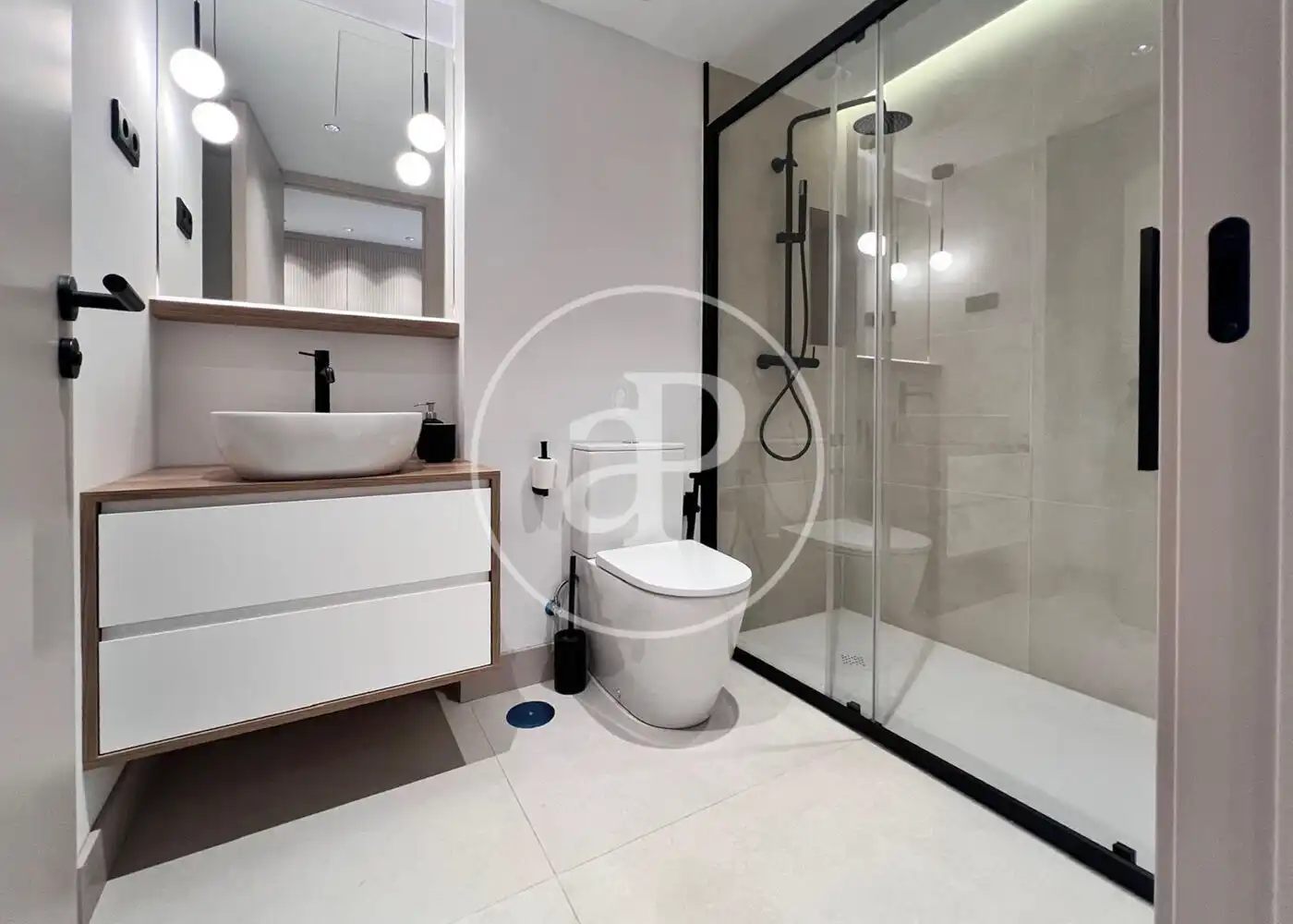 Bathroom of Flat for sale in Madrid  with Air Conditioner, Heating and Terrace