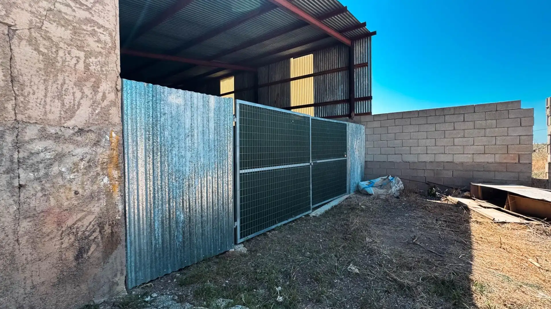 Vista exterior de Nave industrial en venta en Murcia