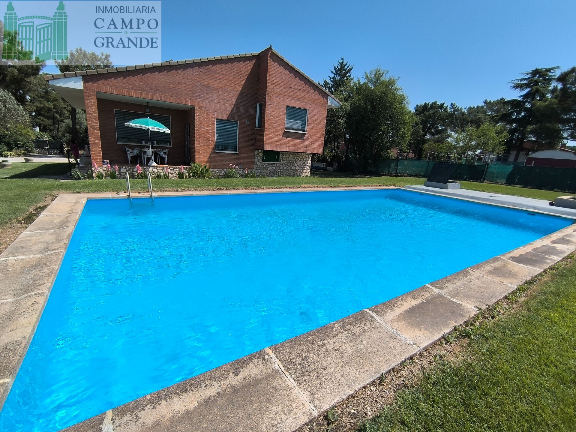 Piscina de Casa o xalet en venda en Dueñas amb Jardí privat, Traster i Piscina