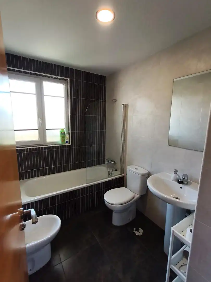 Baño de Casa o chalet de alquiler en Miengo con Jardín privado, Terraza y Piscina comunitaria