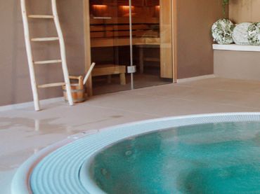 Hotel amb piscina en venda a Carrer de Burgos 29