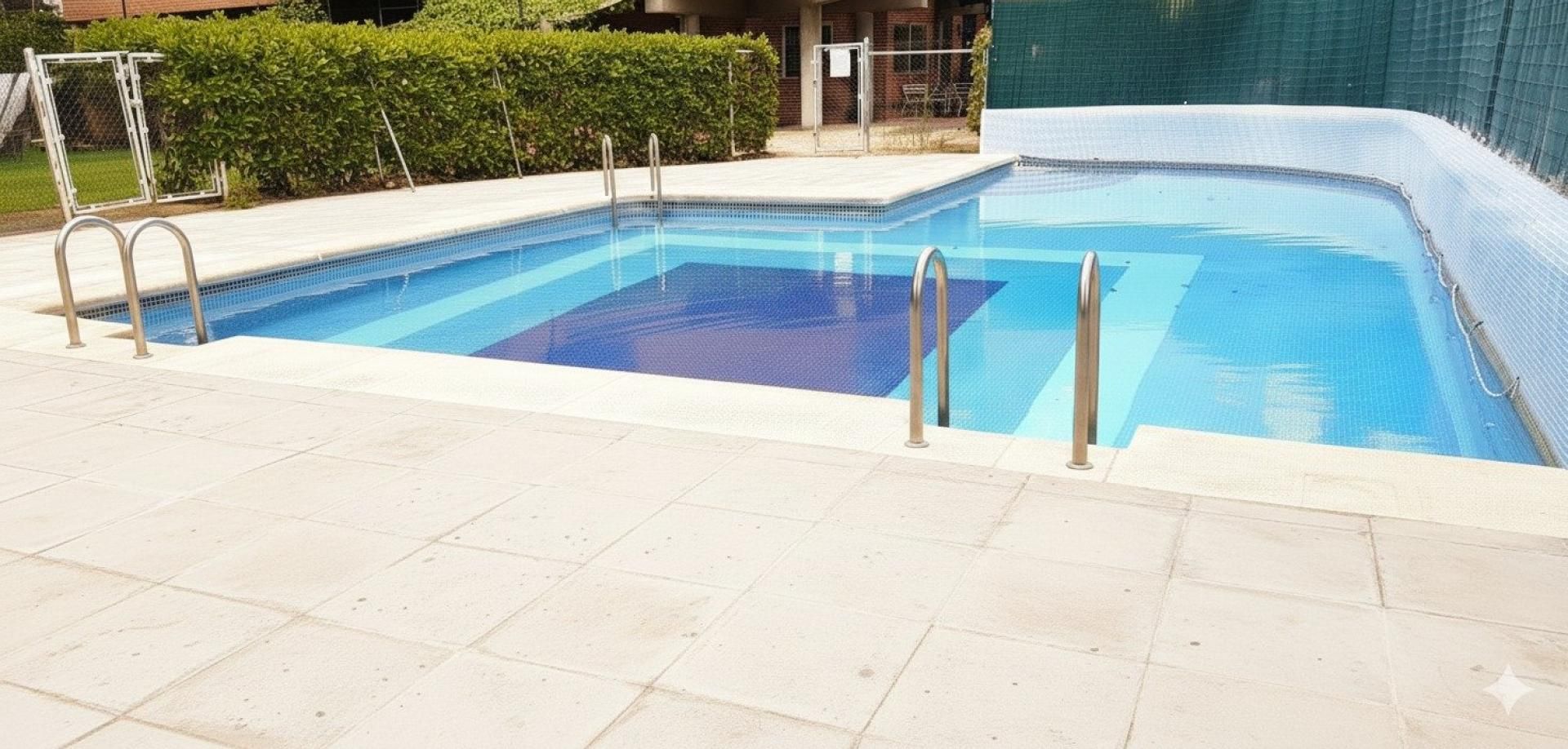 Swimming pool of Premises for sale in  Madrid Capital  with Heating