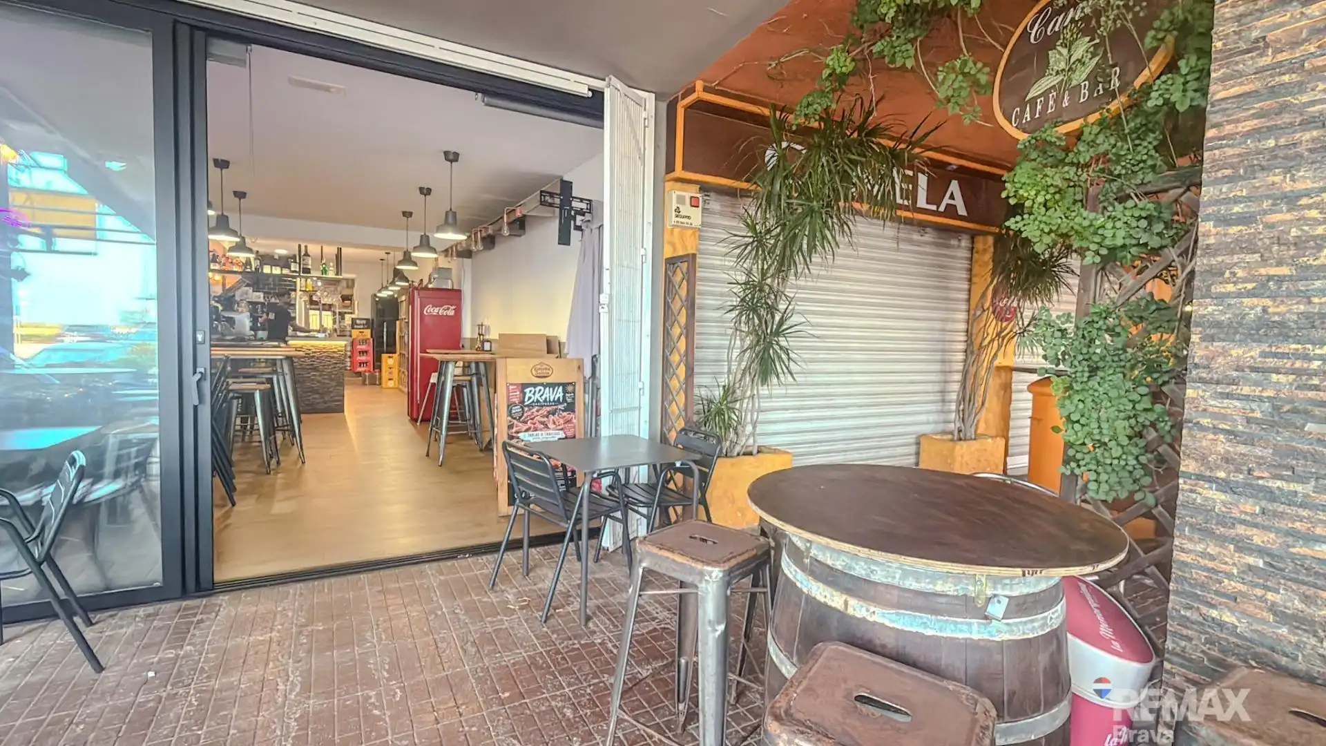 Local de alquiler en Empuriabrava con Aire acondicionado, Terraza y Amueblado