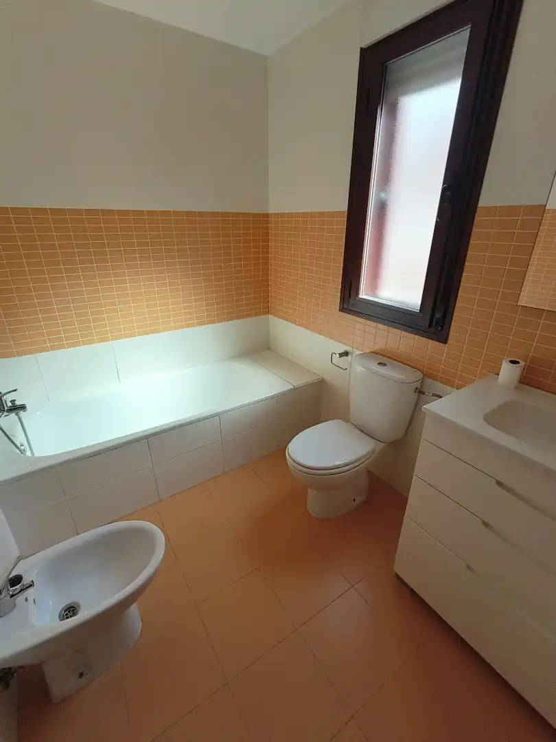 Bathroom of Flat for sale in Alhendín  with Air Conditioner, Heating and Storage room