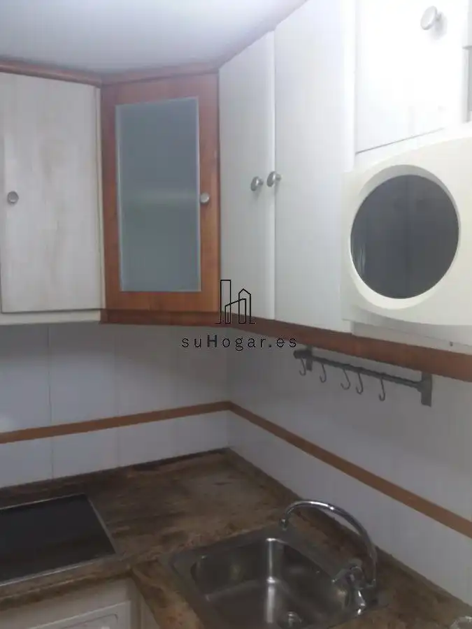 Cuina de Apartament de lloguer en Badajoz amb Traster i Moblat