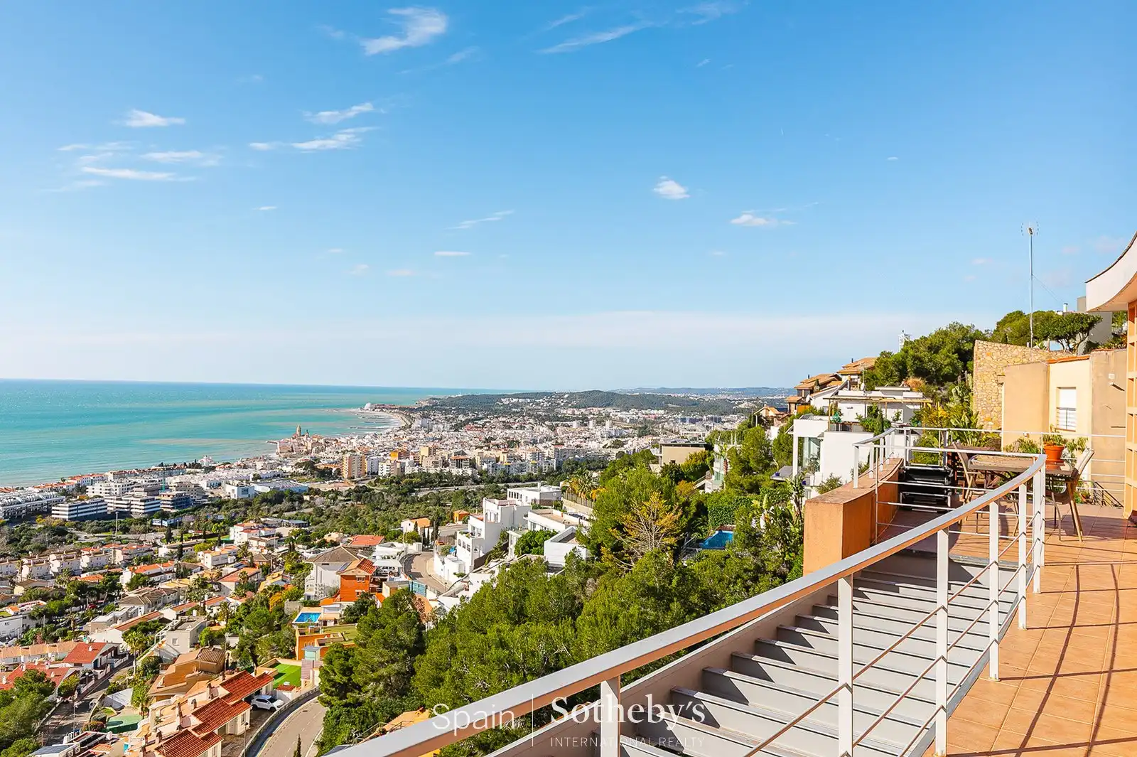 Vista exterior de Casa o xalet en venda en Sitges amb Aire condicionat, Calefacció i Jardí privat