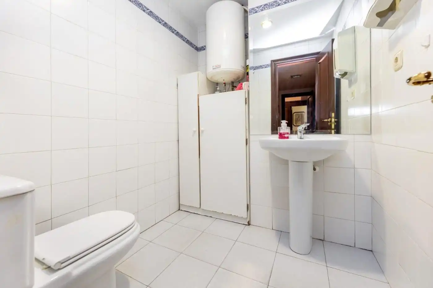 Bathroom of Office for sale in Granada