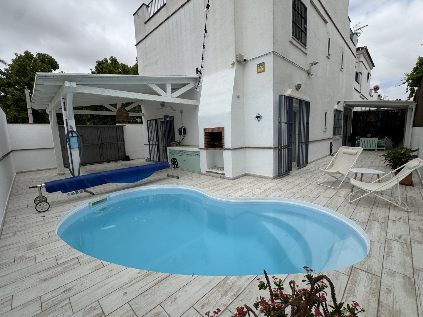 Swimming pool of Single-family semi-detached for sale in Bormujos  with Air Conditioner and Swimming Pool