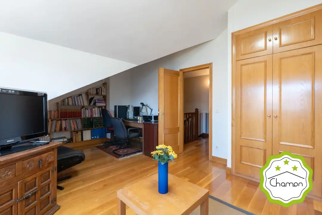 Casa adosada en venta en Loiu con Calefacción y Jardín privado