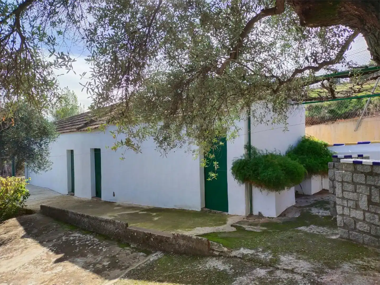 Vista exterior de Finca rústica en venda en Hornachuelos amb Jardí privat, Piscina i Moblat