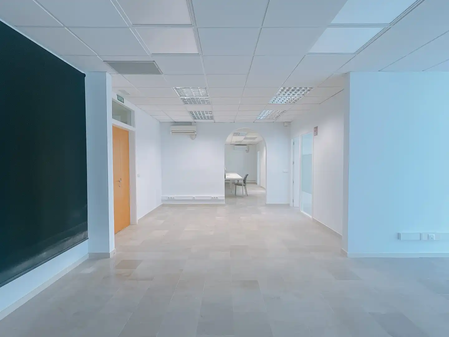 Office for rent in Girona  with Air Conditioner and Heating