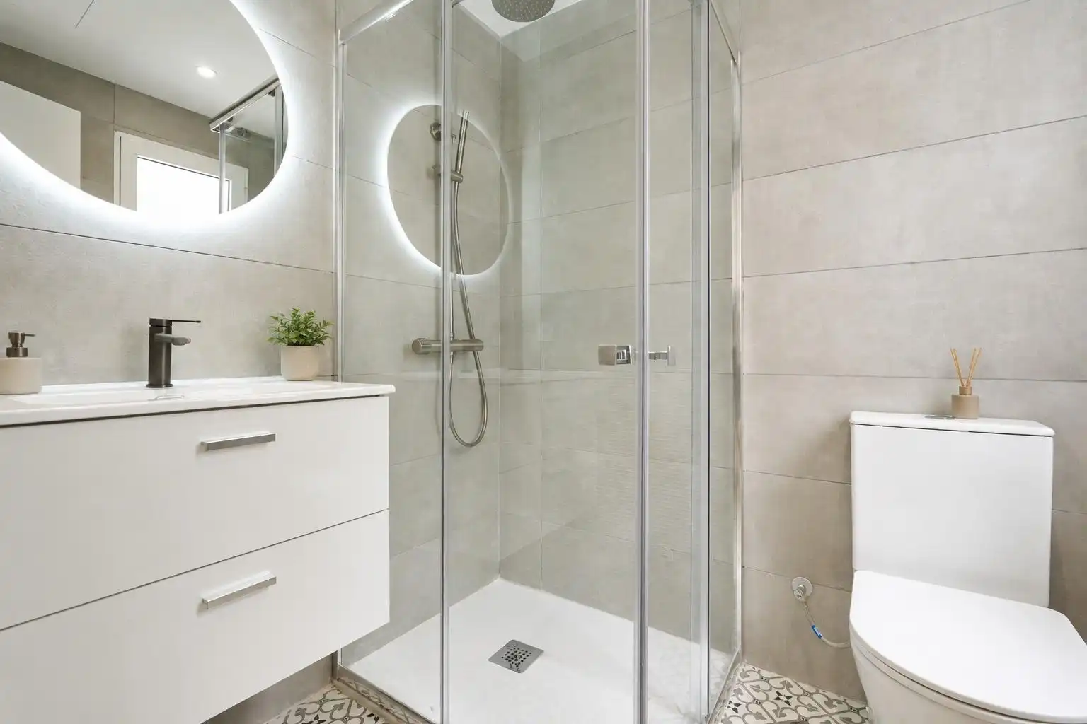 Bathroom of Flat for sale in Zaragoza