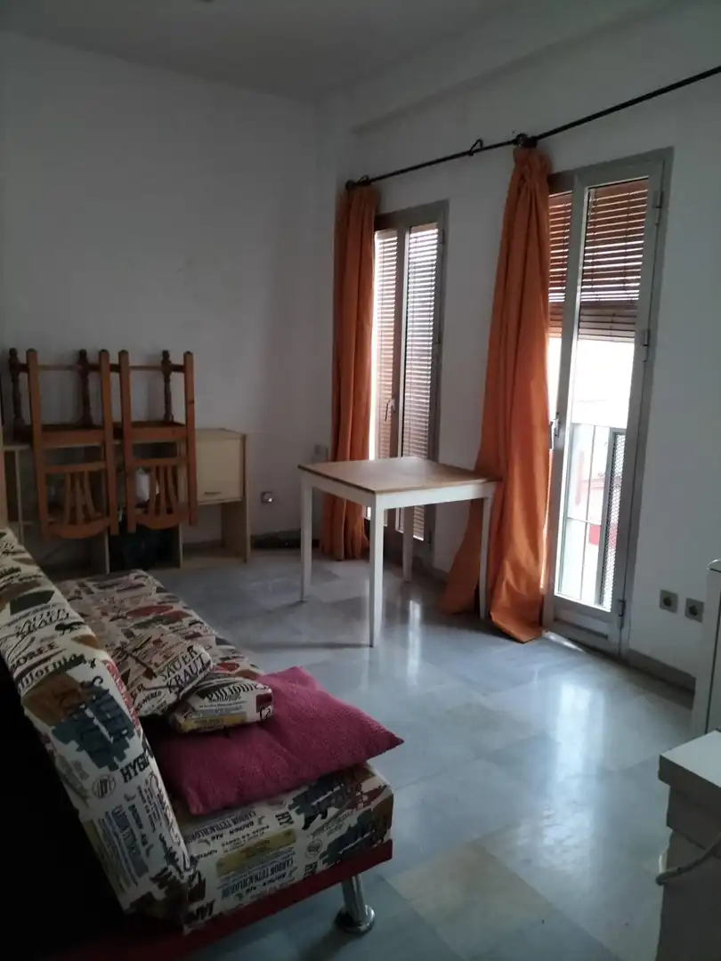 Habitación de Piso de alquiler en Sevilla con Amueblado y Balcón