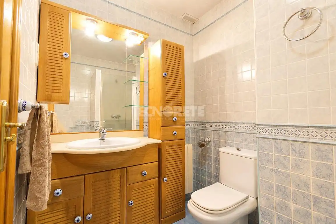 Baño de Piso en venta en Toledo con Calefacción