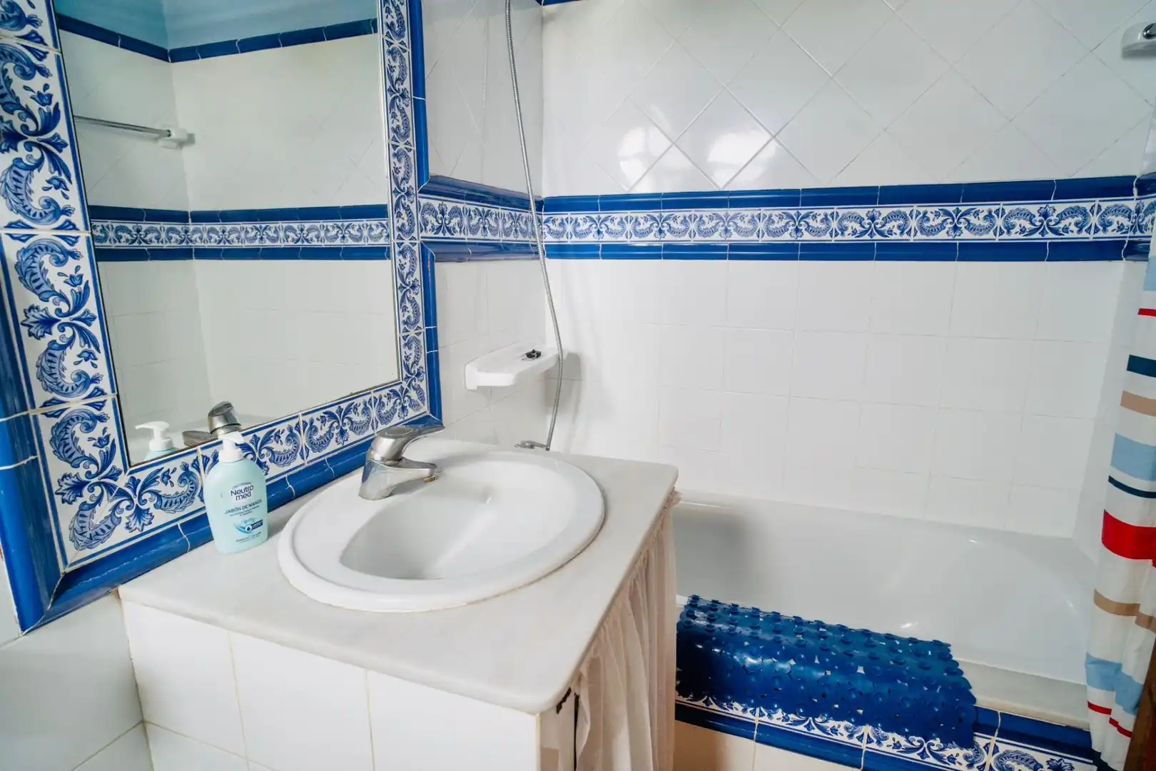 Casa rústica amb terrassa en venda a Villamartín, imagen 14
