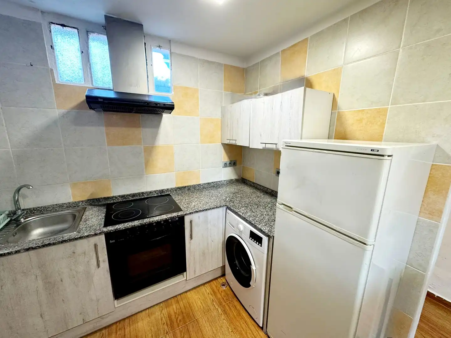 Cocina de Planta baja de alquiler en Avenida Alemania-Italia