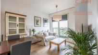 Living room of Flat to rent in  Madrid Capital  with Air Conditioner, Heating and Parquet flooring