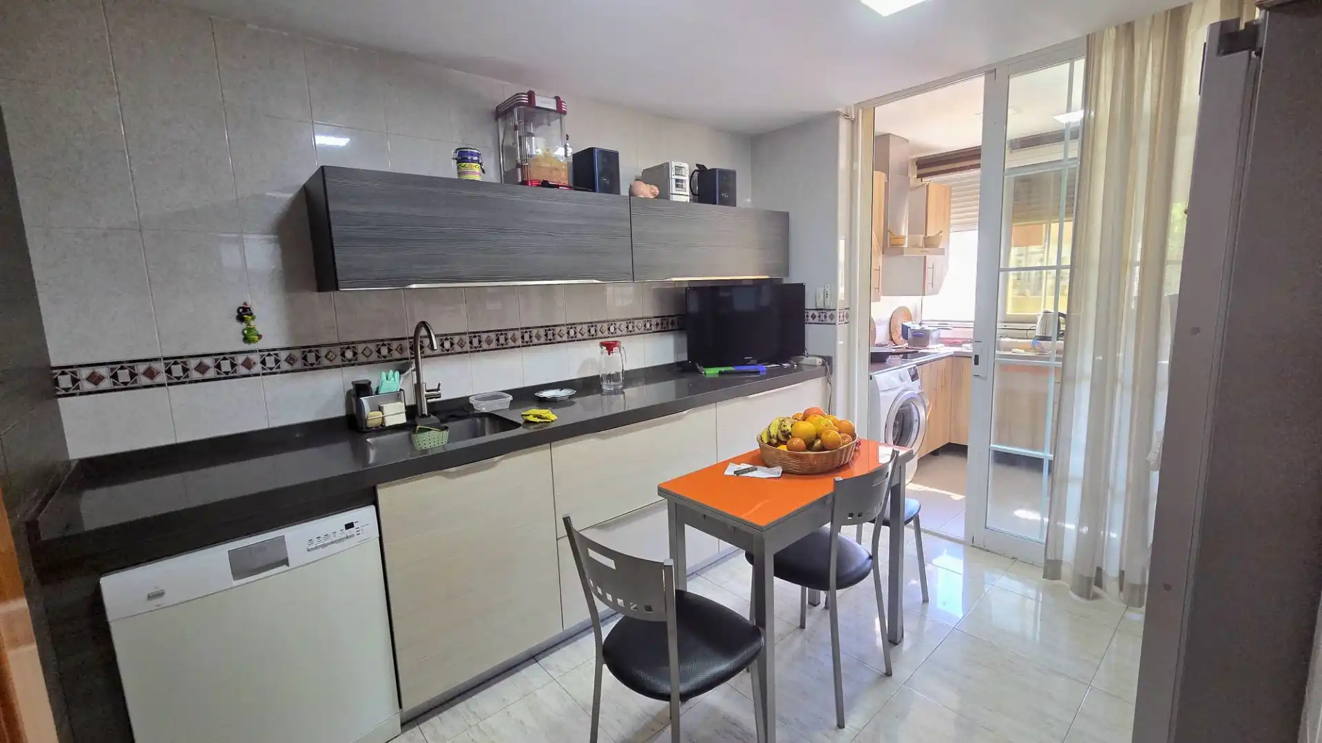 Cuina de Casa o xalet en venda en Parla amb Aire condicionat, Calefacció i Jardí privat