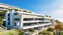 Vista exterior de Apartament en venda en Estepona amb Aire condicionat, Jardí privat i Terrassa